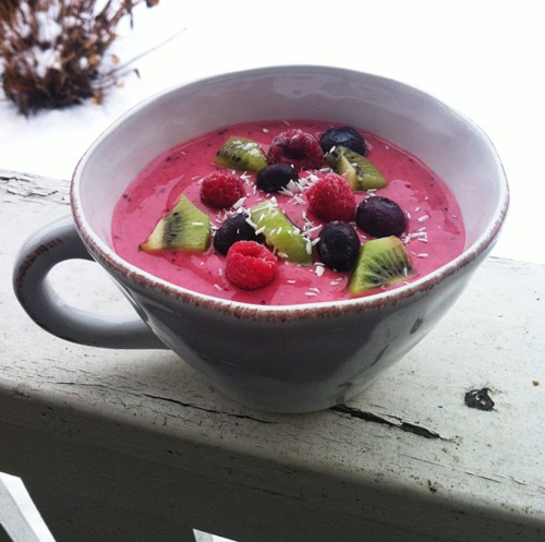 Raw Superfood Smoothie in a bowl